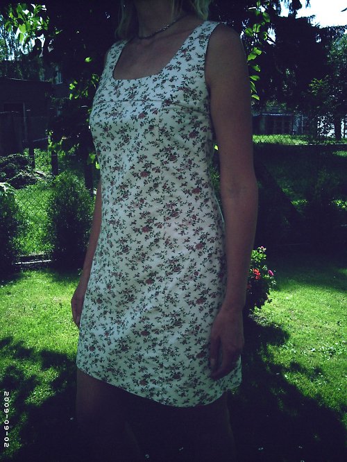 Letní pouzdrové šaty — foto 3