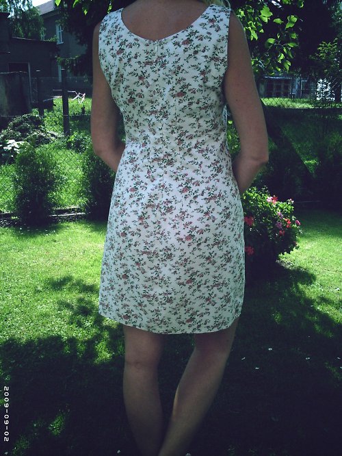 Letní pouzdrové šaty — foto 4