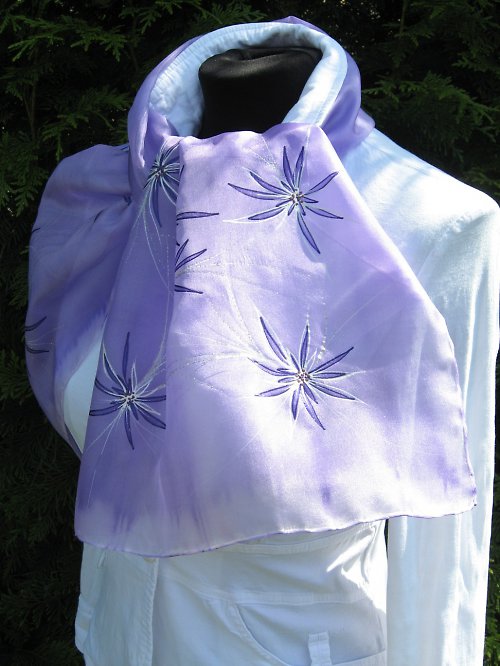 EVEMODE - hedvábný šál "Viola flower" — foto 3