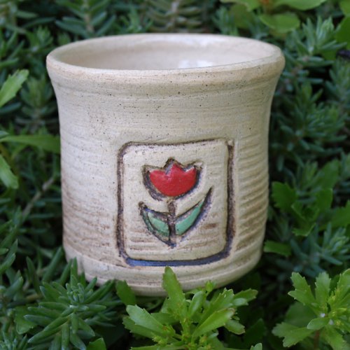 Nádobka s tulipánem — foto 2