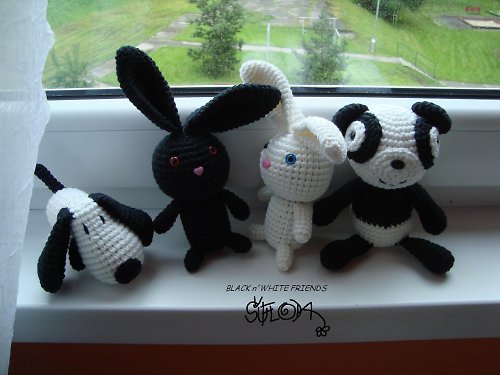 Black n´white friends - pejsek chrastící — foto 3