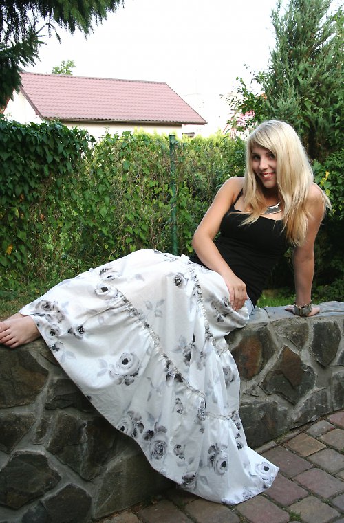 Dlouhá, široká a volánová:-) — foto 3