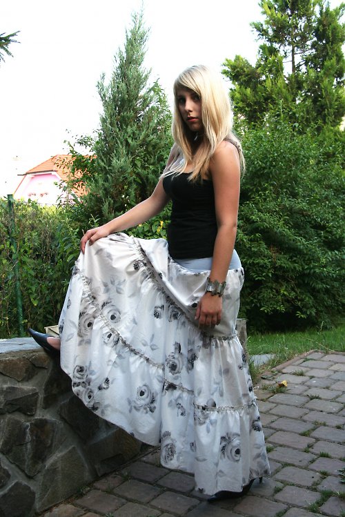Dlouhá, široká a volánová:-) — foto 5
