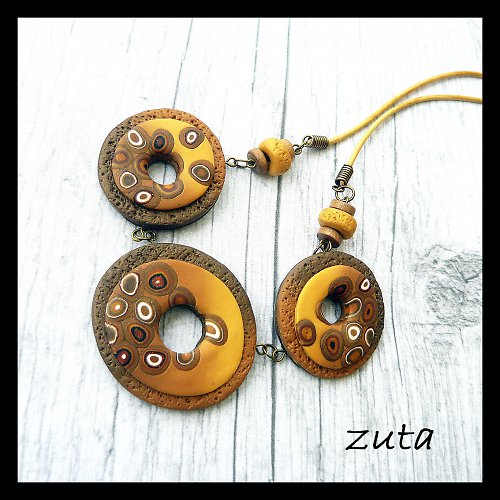 Žluto-hnědý náhrdelník — foto 2