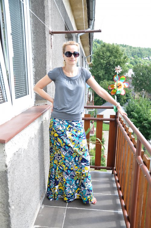 Strakatá letní sukně — foto 4