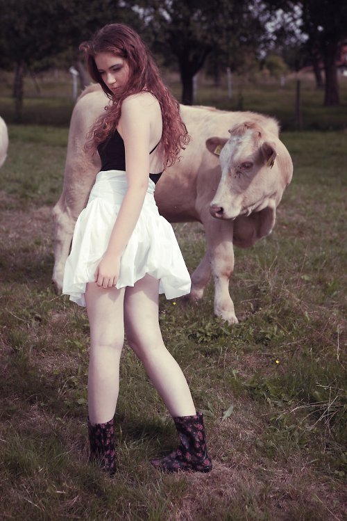 Lou and her cows - white skirt — foto 3