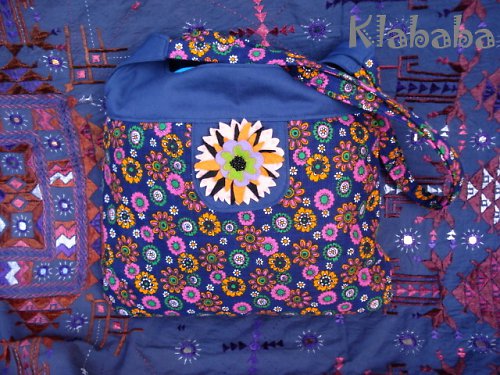 Veselá pestrobarevná kabelka — foto 2