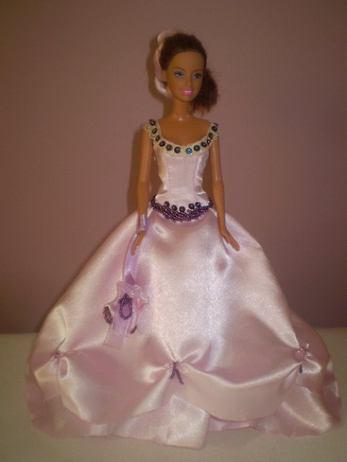 Růžové šatičky na barbie — foto 2