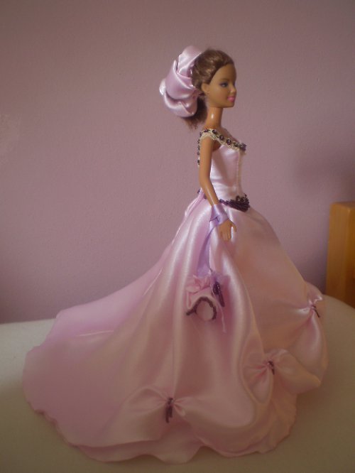 Růžové šatičky na barbie — foto 3