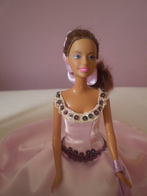 Růžové šatičky na barbie — foto 5