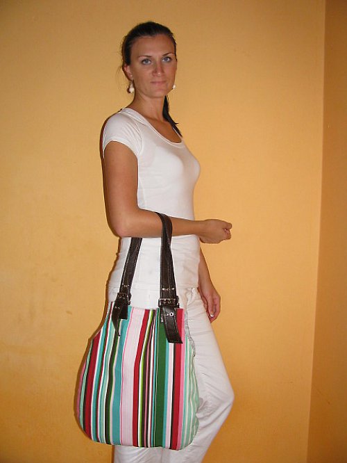 Proužkatá taška — foto 3