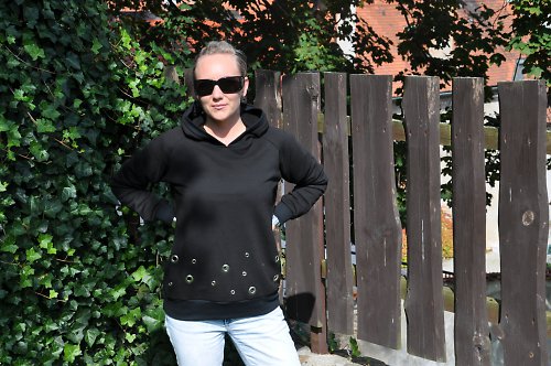 Černá mikina — foto 3