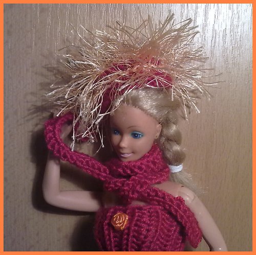 Extravagantní klobouk a šála pro Barbie — foto 4