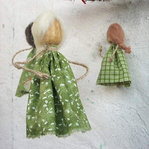 Kolotoč makových panenek — foto 2