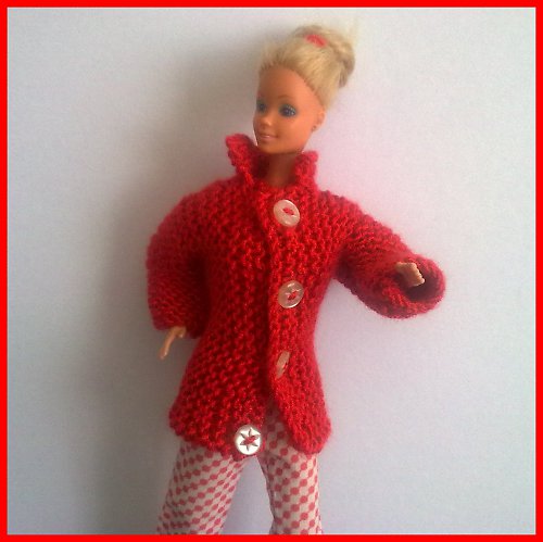 Červený kabátek pro Barbie — foto 2