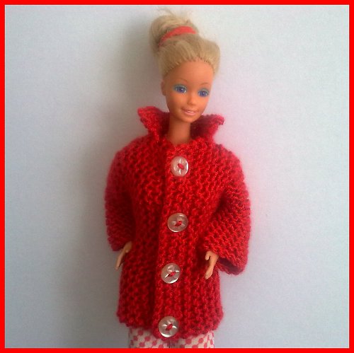 Červený kabátek pro Barbie — foto 4