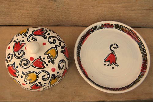 Máselnice s tulipány — foto 2