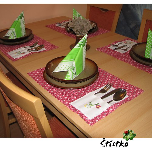 Prostírání s kapsami - vínové paraplíčko — foto 3