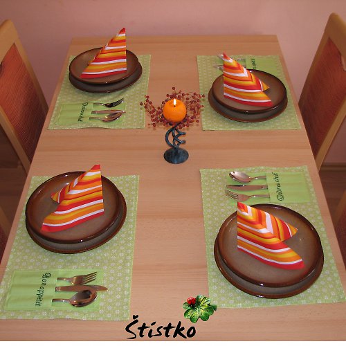 Prostírání s kapsami - zelené paraplíčko — foto 2