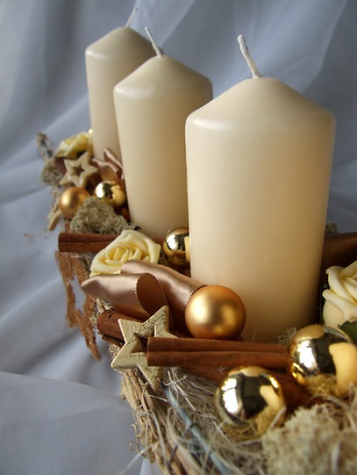 Adventní svícen v krémové barvě — foto 4