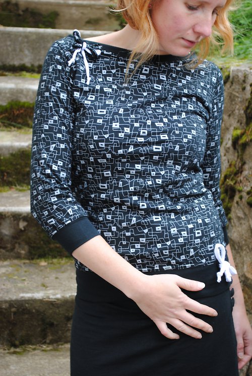 Triko s lodičkou ve velikosti S — foto 2