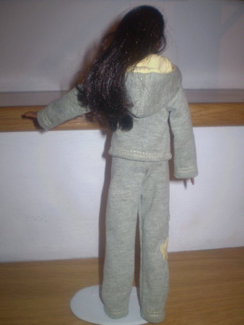 Tepláková souprava na barbie — foto 3