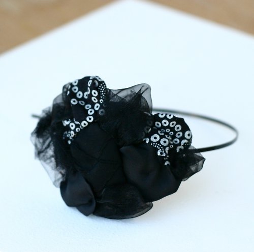 Černá elegantní čelenka — foto 2