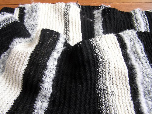 Šála a čepice black&white — foto 2