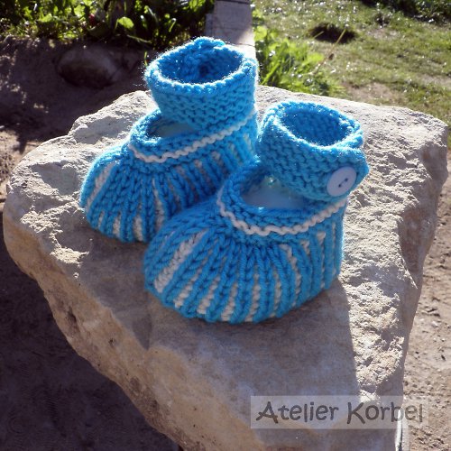 Tyrkysovobílé capáčky, merino, velikost 9 cm — foto 4