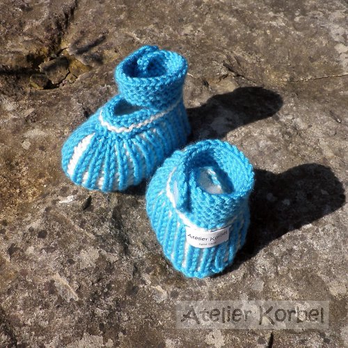 Tyrkysovobílé capáčky, merino, velikost 9 cm — foto 5
