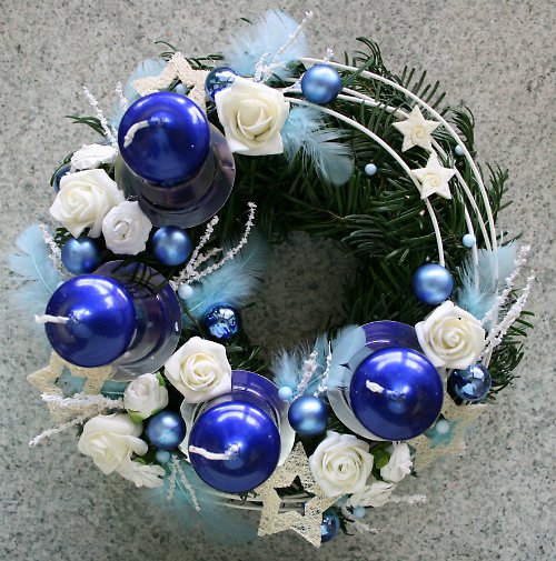 Adventní věneček tmavěmodrobílý — foto 2