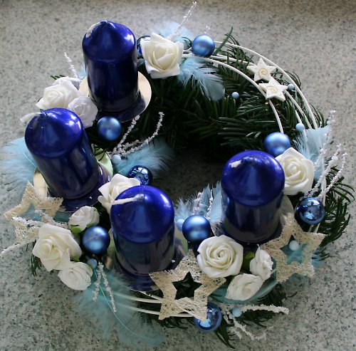 Adventní věneček tmavěmodrobílý — foto 3