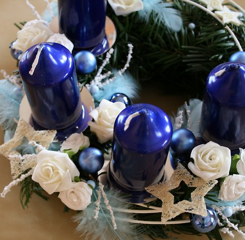 Adventní věneček tmavěmodrobílý — foto 5