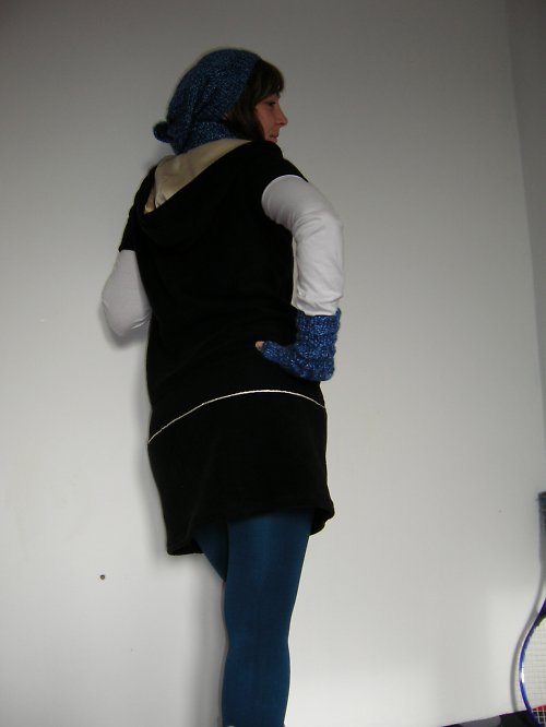 Fleecové šaty — foto 3