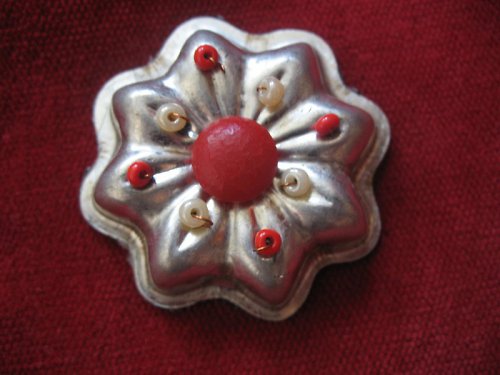 Brožička formička červená — foto 2