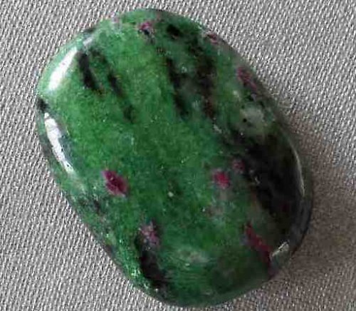 Rubín zoisit 40x28x10mm — foto 2