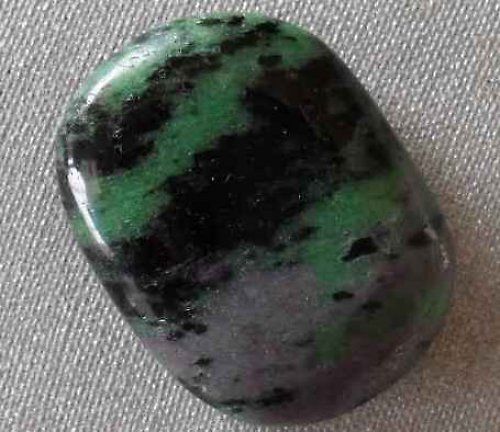 Rubín zoisit 36x28x11mm — foto 3
