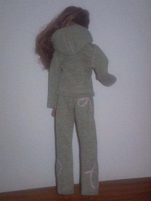 Tepláková souprava na Barbie — foto 3