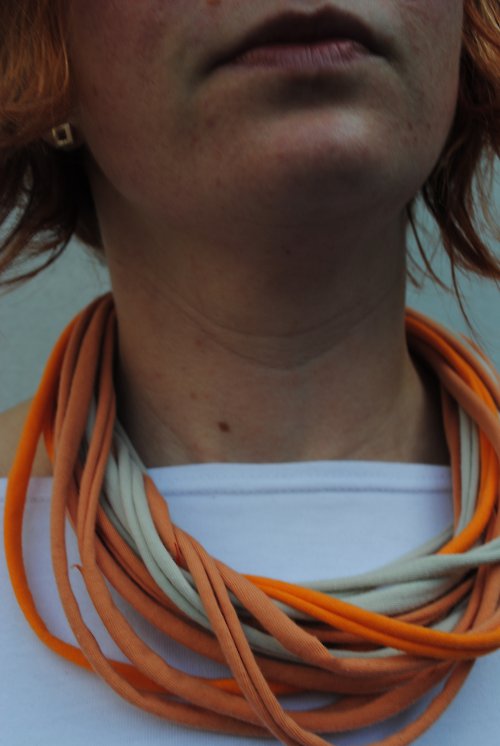 Švadlenčin náhrdelník oranžový — foto 2
