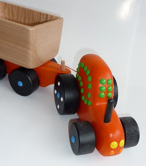 Dřevěný TRAKTOR S VLEČKOU (větší) — foto 2