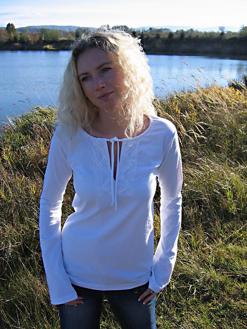 Bílé triko s krajkou — foto 3