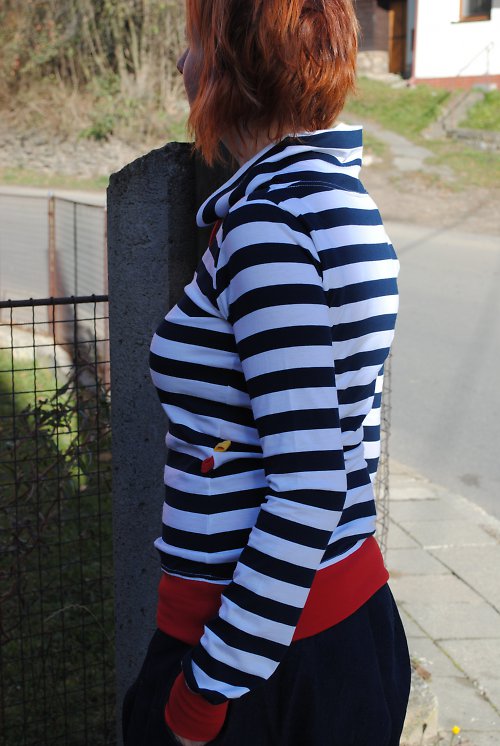 Pruhaté ve velikosti S — foto 3