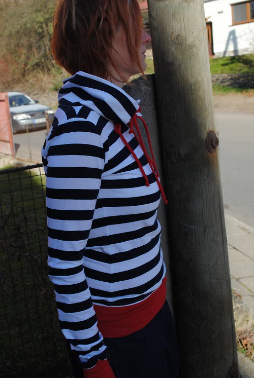 Pruhaté ve velikosti S — foto 4