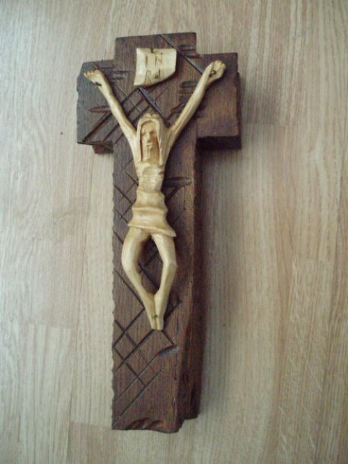Vyřezávaný kříž — foto 2