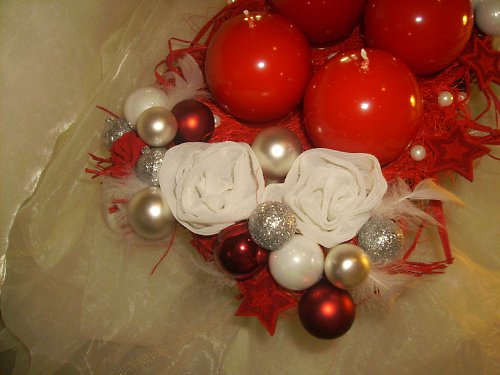Adventní svícen červeno-bílý — foto 3