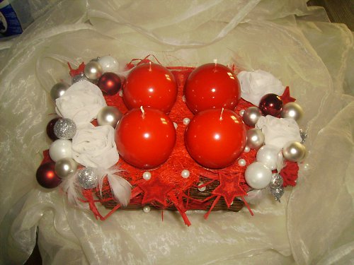 Adventní svícen červeno-bílý — foto 6