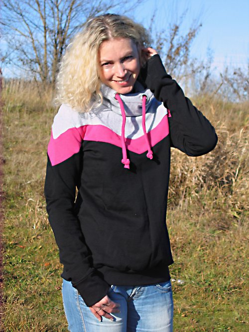 Tříbarevná mikina — foto 2