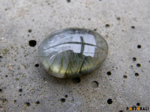 Labradorit - kabošon 1,7 cm — foto 2