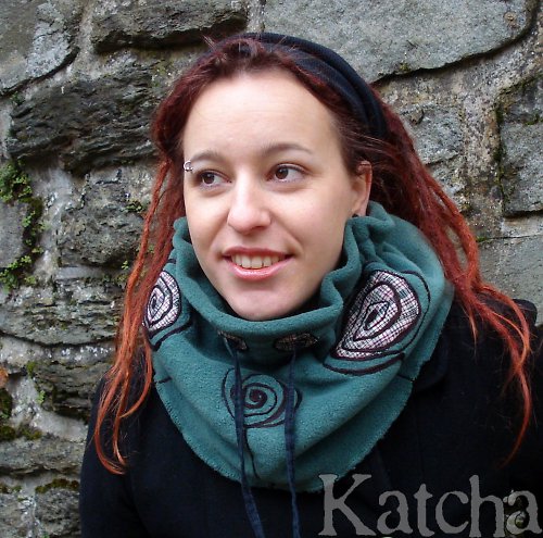 Nákrčník s kytkama zelený — foto 3