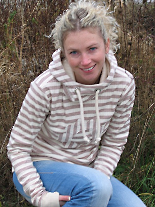 Proužkovaná mikina — foto 2